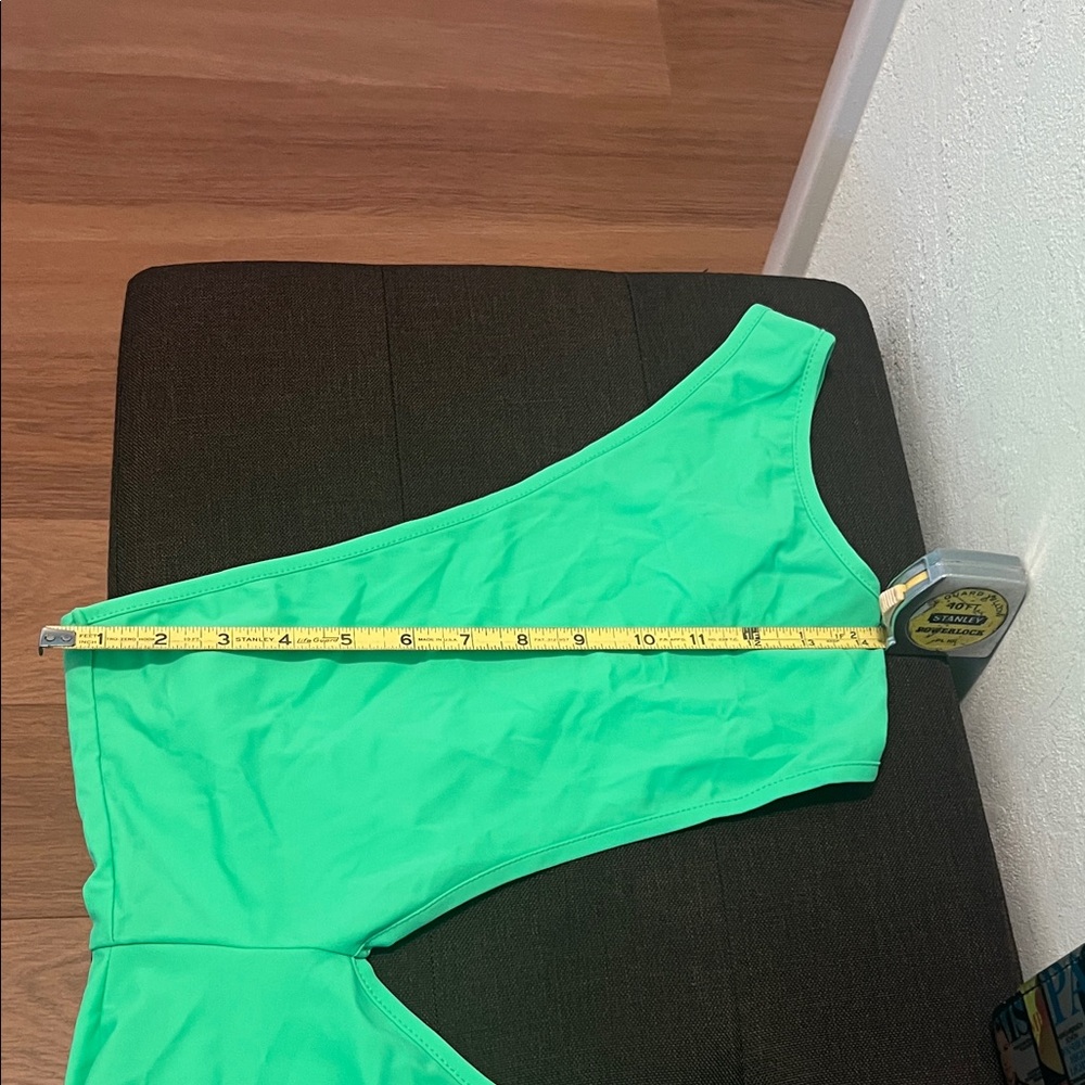 #1123+ Green One-Shoulder Dress - Picture 6 of 7
